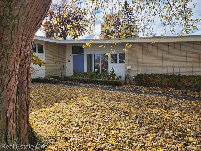 6660 Woodbank Drive, Bloomfield Hills, MI 48301