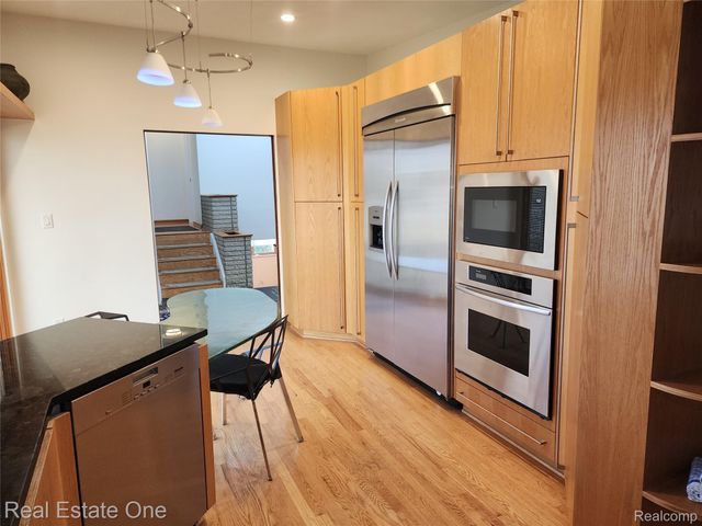 6660 Woodbank Drive, Bloomfield Hills, MI 48301