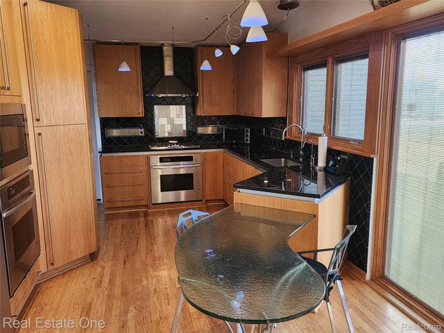 6660 Woodbank Drive, Bloomfield Hills, MI 48301