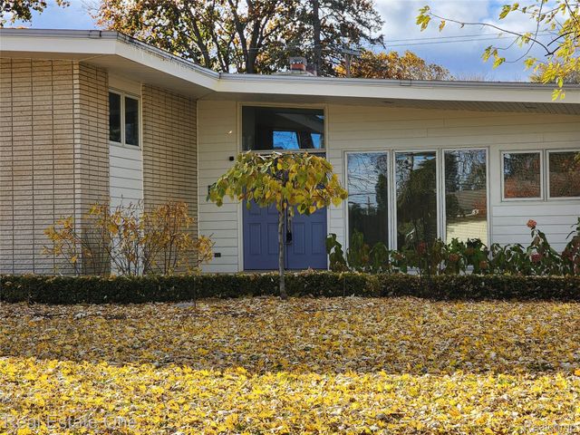 6660 Woodbank Drive, Bloomfield Hills, MI 48301