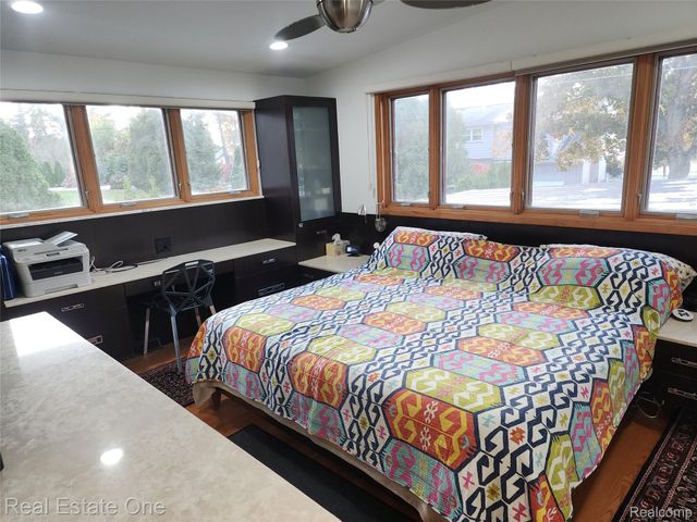 6660 Woodbank Drive, Bloomfield Hills, MI 48301