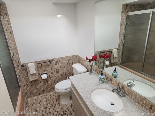 6660 Woodbank Drive, Bloomfield Hills, MI 48301