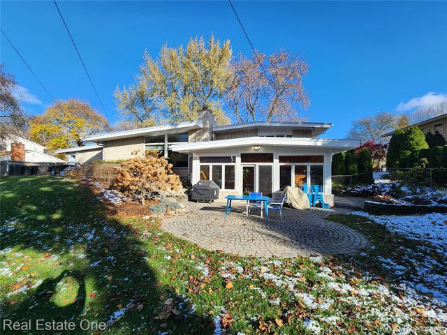 6660 Woodbank Drive, Bloomfield Hills, MI 48301