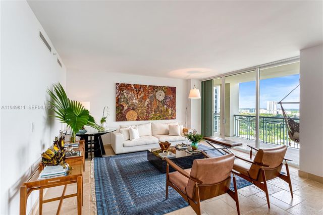 3400 SW 27th Ave 2104, Miami, FL 33133