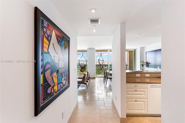 3400 SW 27th Ave 2104, Miami, FL 33133