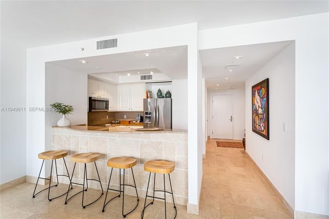 3400 SW 27th Ave 2104, Miami, FL 33133