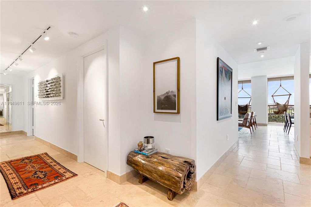 3400 SW 27th Ave 2104, Miami, FL 33133