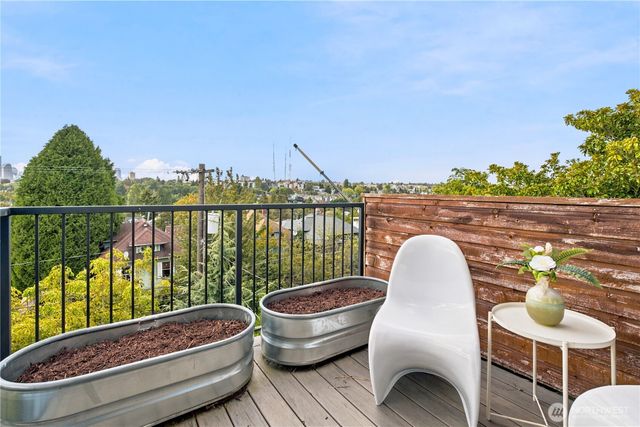826 30th Avenue, Seattle, WA 98122