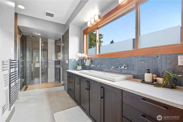 826 30th Avenue, Seattle, WA 98122