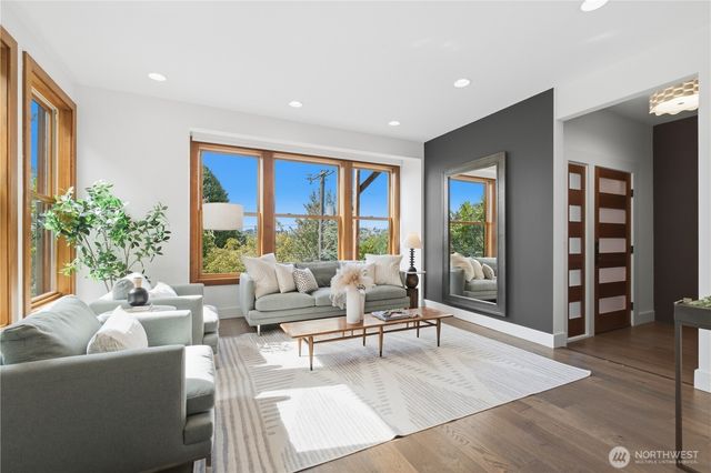 826 30th Avenue, Seattle, WA 98122