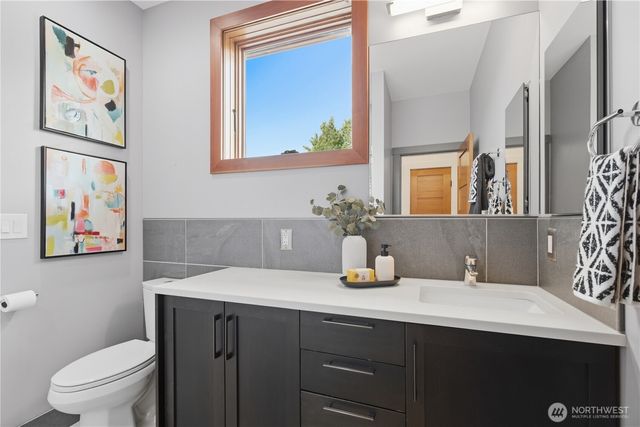 826 30th Avenue, Seattle, WA 98122