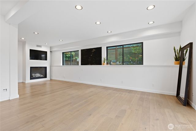 826 30th Avenue, Seattle, WA 98122