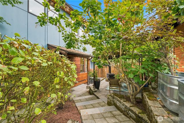 826 30th Avenue, Seattle, WA 98122