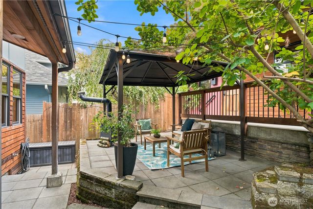 826 30th Avenue, Seattle, WA 98122