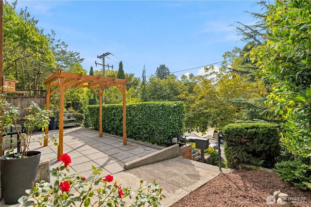 826 30th Avenue, Seattle, WA 98122