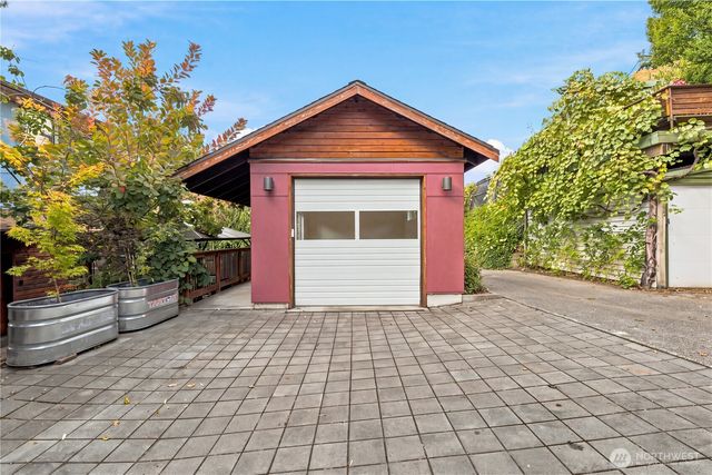 826 30th Avenue, Seattle, WA 98122