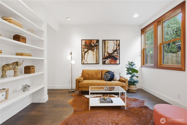 826 30th Avenue, Seattle, WA 98122