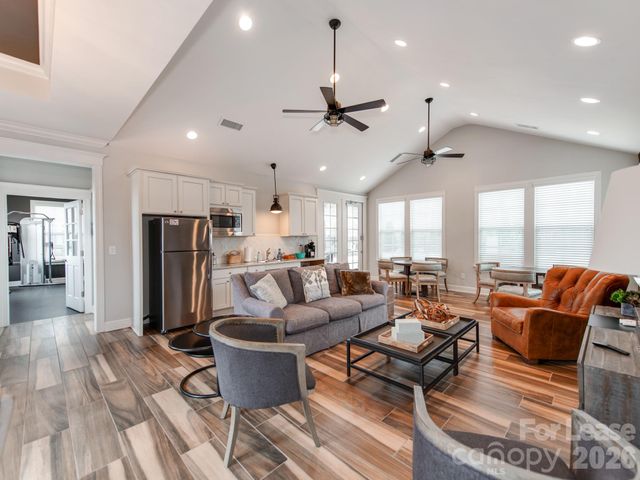 7905 Parknoll Drive, Huntersville, NC 28078