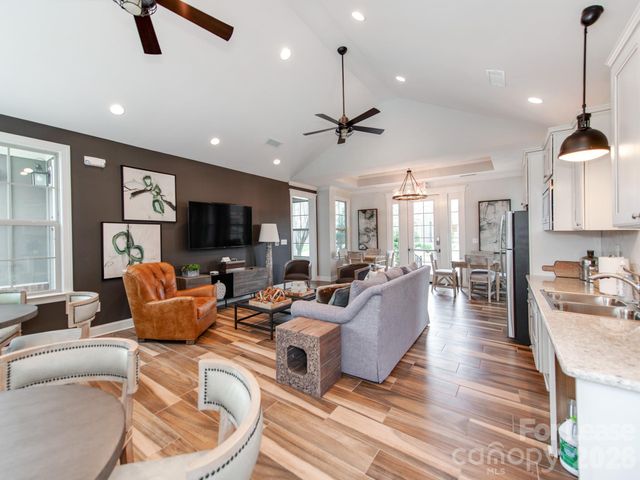 7905 Parknoll Drive, Huntersville, NC 28078