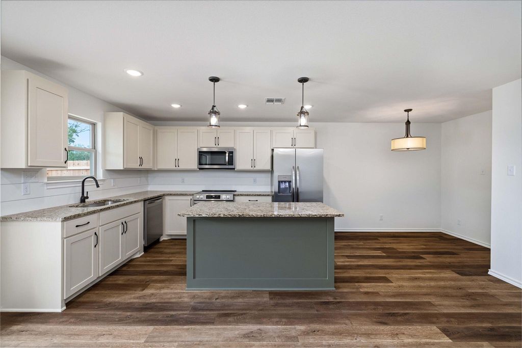 Image 10 of property listing at 3607 Grape Creek Road, San Angelo, TX 76903