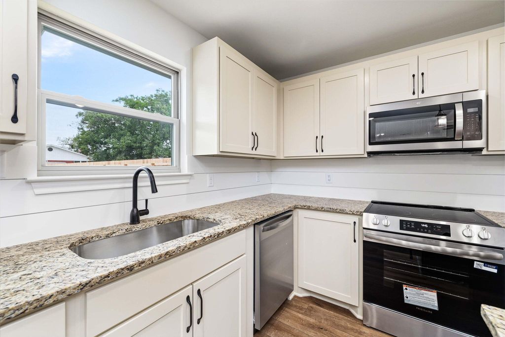 Image 11 of property listing at 3607 Grape Creek Road, San Angelo, TX 76903