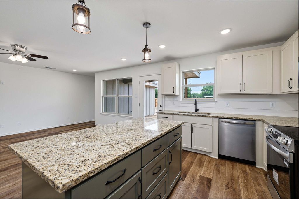 Image 12 of property listing at 3607 Grape Creek Road, San Angelo, TX 76903