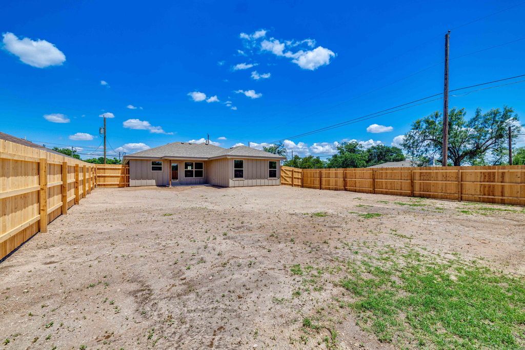 Image 26 of property listing at 3607 Grape Creek Road, San Angelo, TX 76903