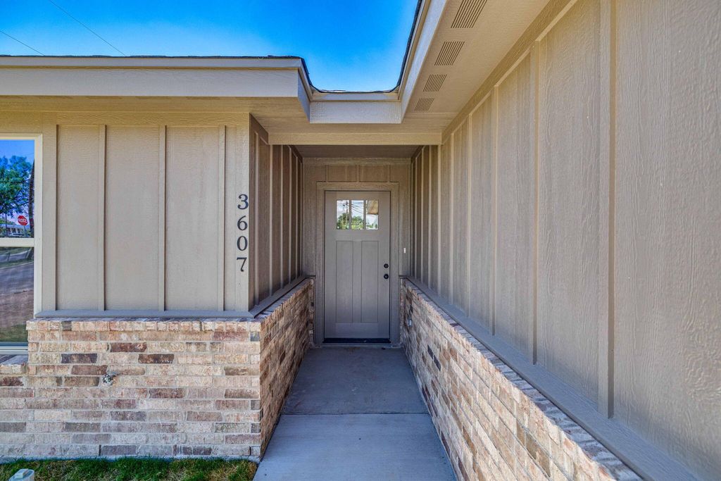 Image 5 of property listing at 3607 Grape Creek Road, San Angelo, TX 76903