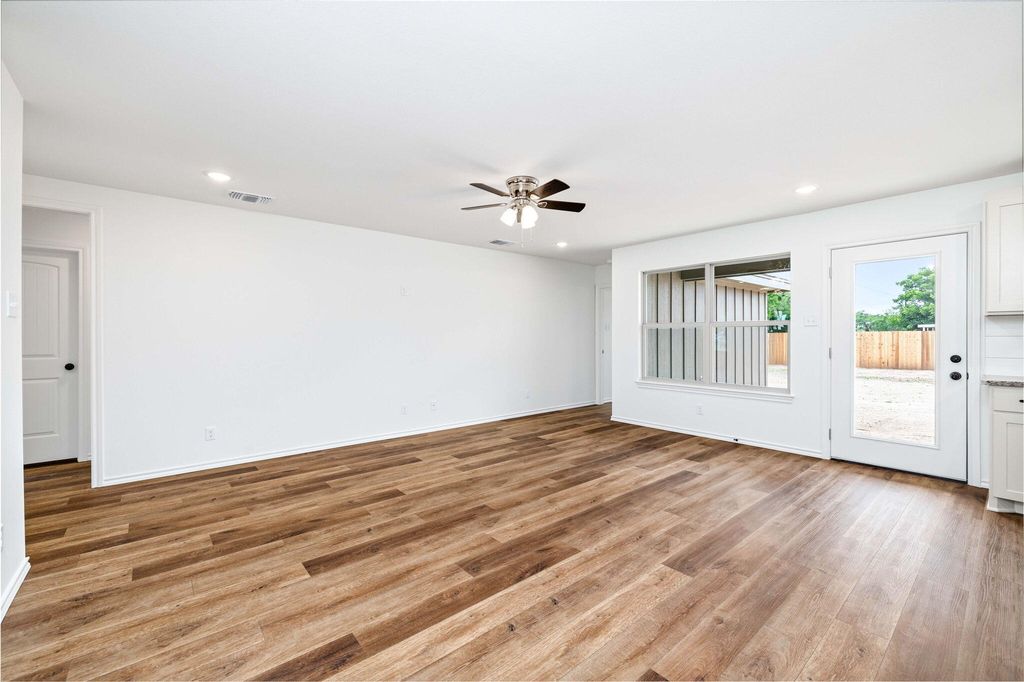 Image 9 of property listing at 3607 Grape Creek Road, San Angelo, TX 76903