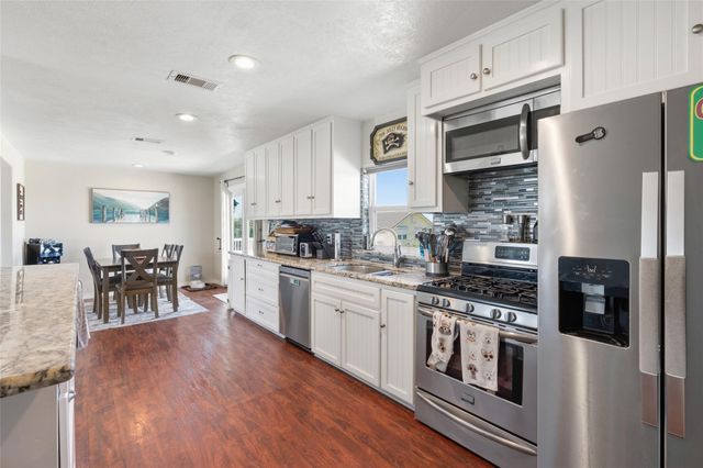 3527 9 Mile Road, Galveston, TX 77554