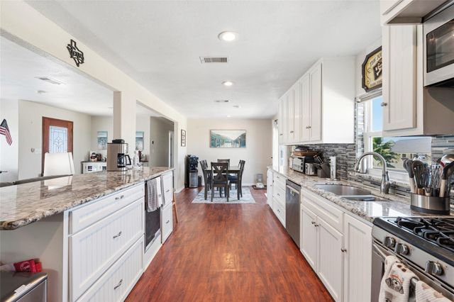 3527 9 Mile Road, Galveston, TX 77554