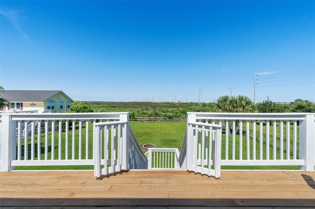 3527 9 Mile Road, Galveston, TX 77554