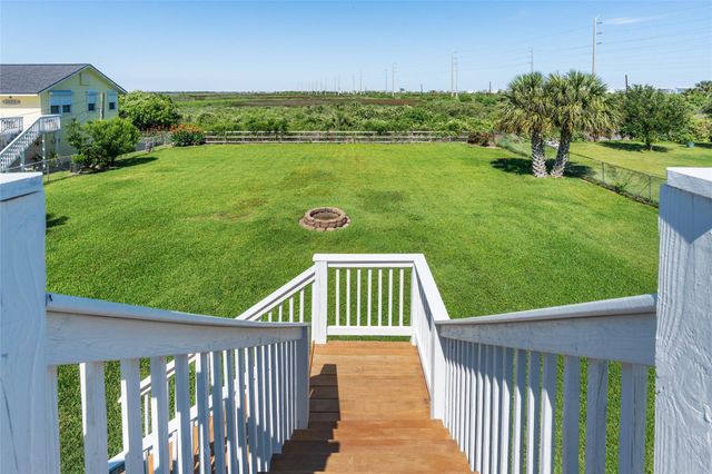 3527 9 Mile Road, Galveston, TX 77554