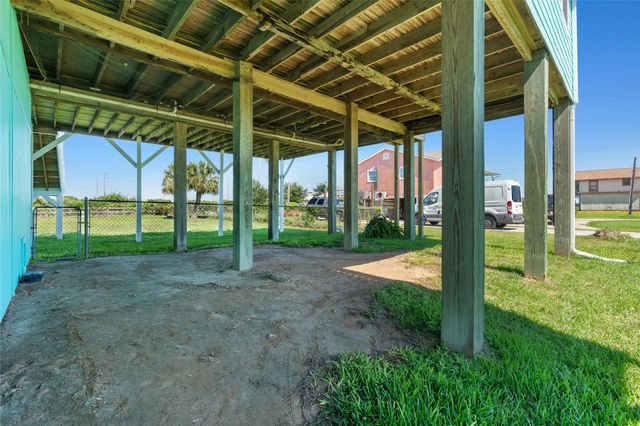 3527 9 Mile Road, Galveston, TX 77554