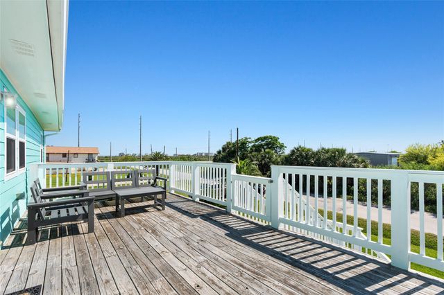 3527 9 Mile Road, Galveston, TX 77554