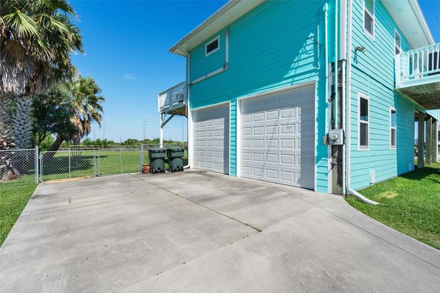 3527 9 Mile Road, Galveston, TX 77554