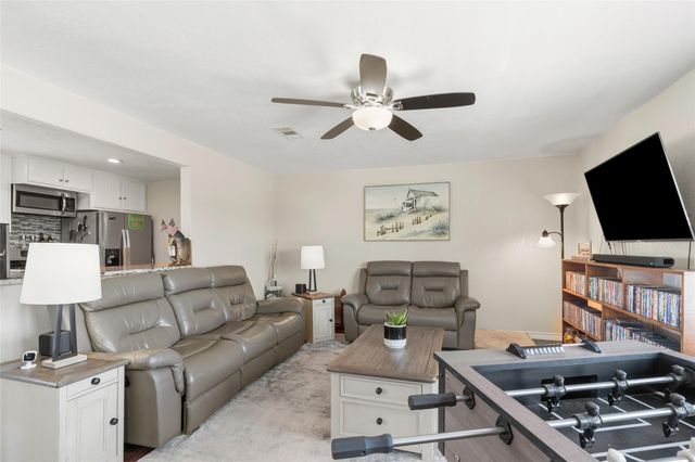 3527 9 Mile Road, Galveston, TX 77554