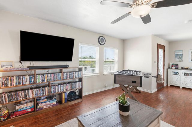 3527 9 Mile Road, Galveston, TX 77554