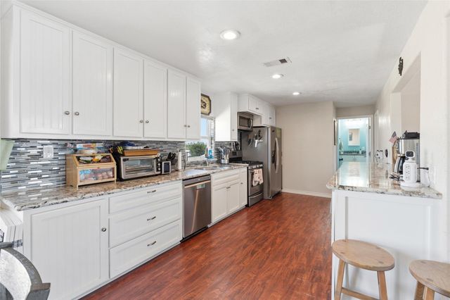 3527 9 Mile Road, Galveston, TX 77554
