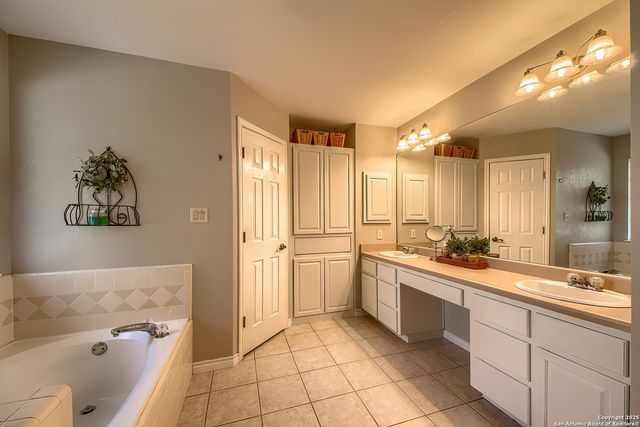 1206 31st Street, Hondo, TX 78861