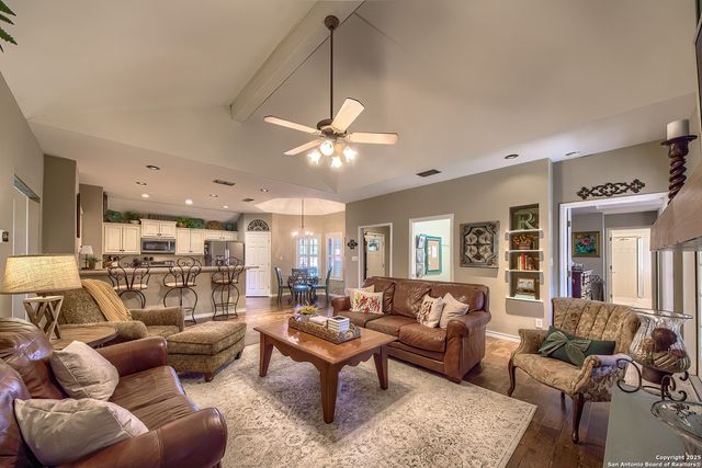 1206 31st Street, Hondo, TX 78861