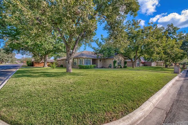 1206 31st Street, Hondo, TX 78861