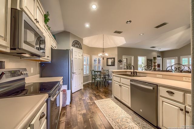 1206 31st Street, Hondo, TX 78861