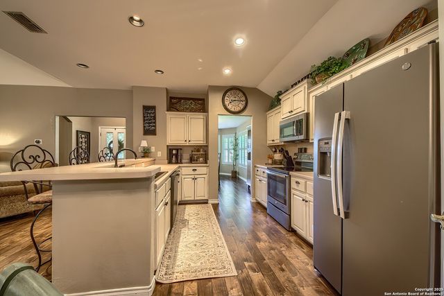 1206 31st Street, Hondo, TX 78861