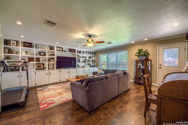 1206 31st Street, Hondo, TX 78861