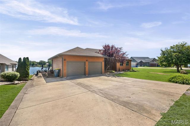 672 Monaco Drive, Edwardsville, IL 62025