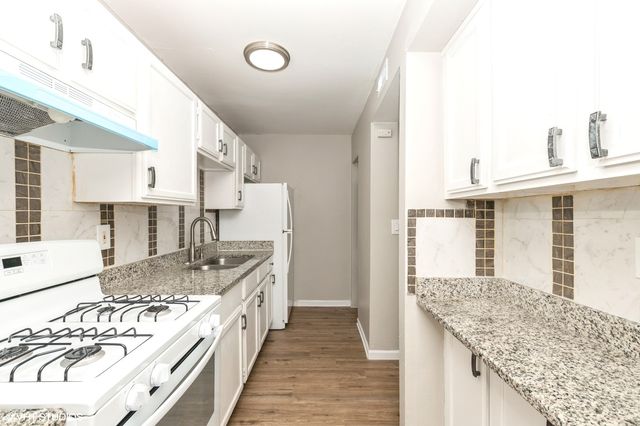 11 Fernwood Drive I, Bolingbrook, IL 60440