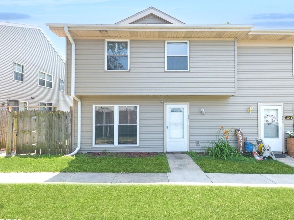 11 Fernwood Drive I, Bolingbrook, IL 60440