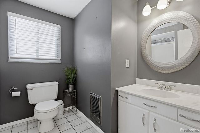 135 Gerald Avenue, Clawson, MI 48017