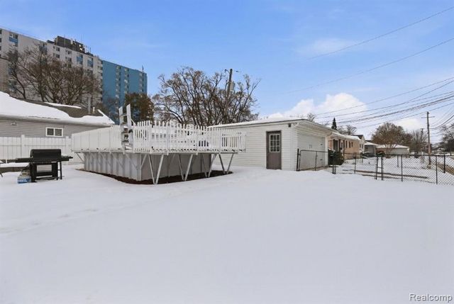 135 Gerald Avenue, Clawson, MI 48017